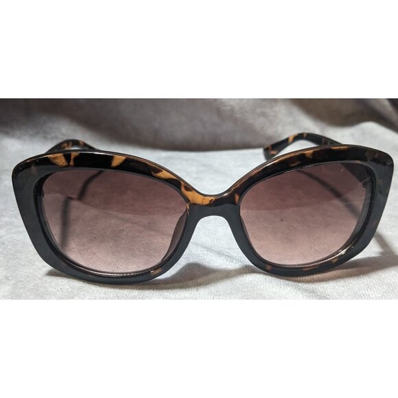 Laundry By Design Retro Tortoise Sunglasses - Picture 1 of 10
